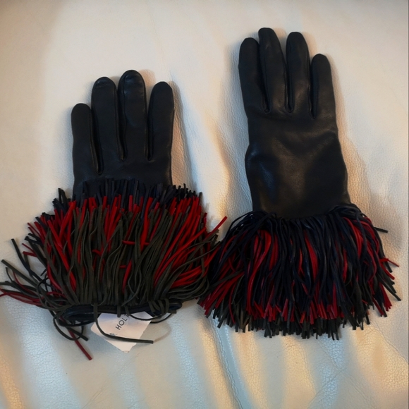 🌟HOST PICK🌟NWT AGNELLE Stunning Fringe Gloves. - Picture 2 of 7